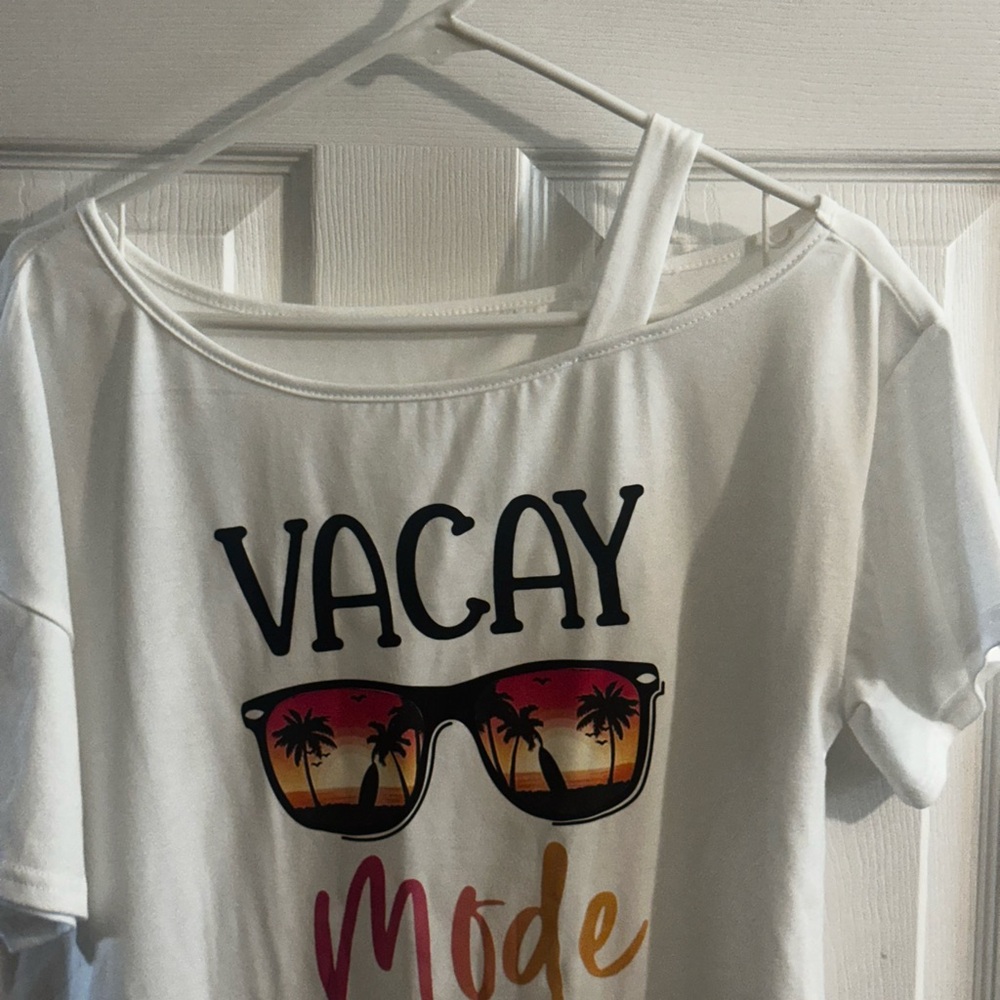 White Vacay Mode T-Shirt with Sunglasses Print